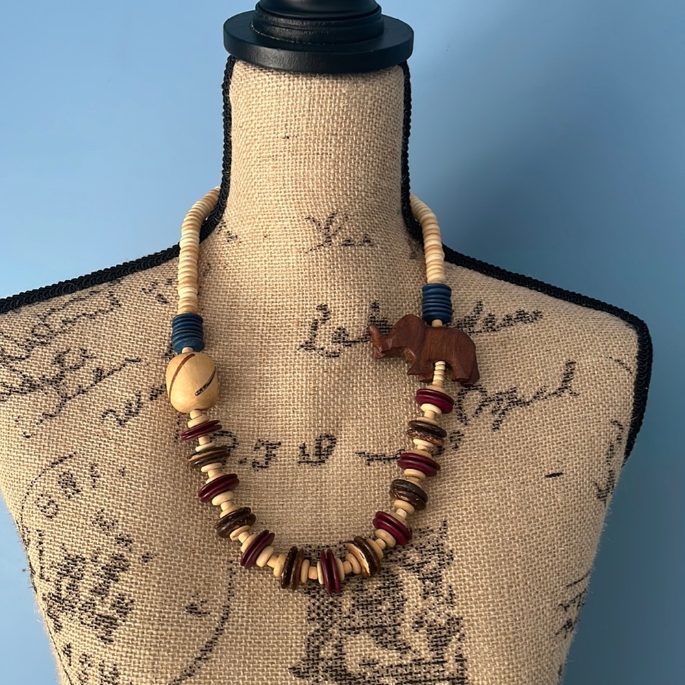 Vintage woman’s wood bead necklace 20”